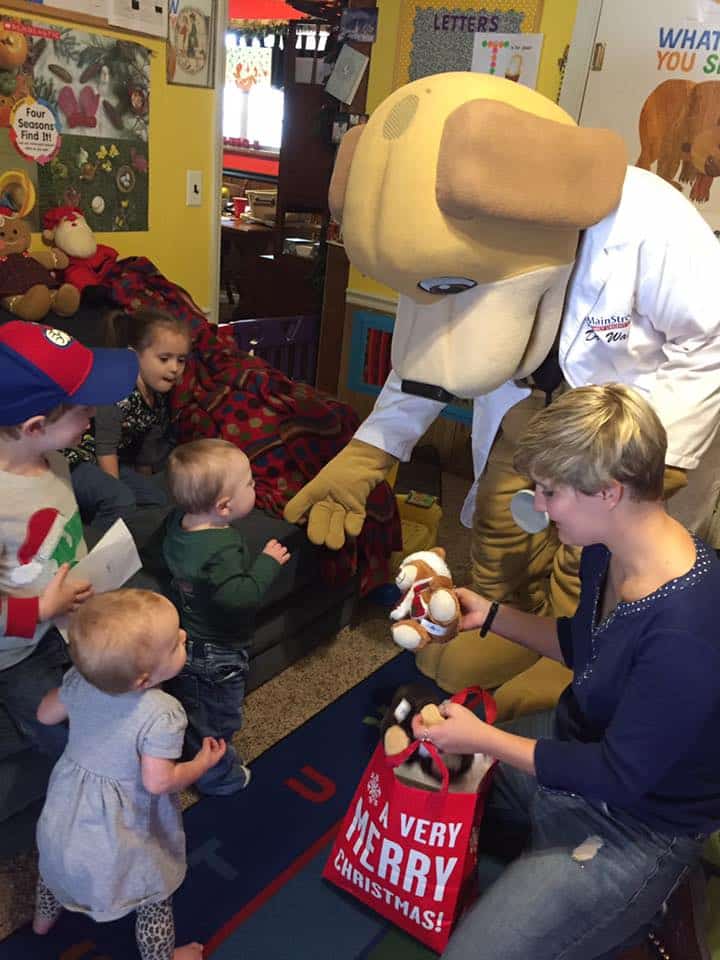 It's the most wonderful time of the year at mainstreet eufaula mascot with children