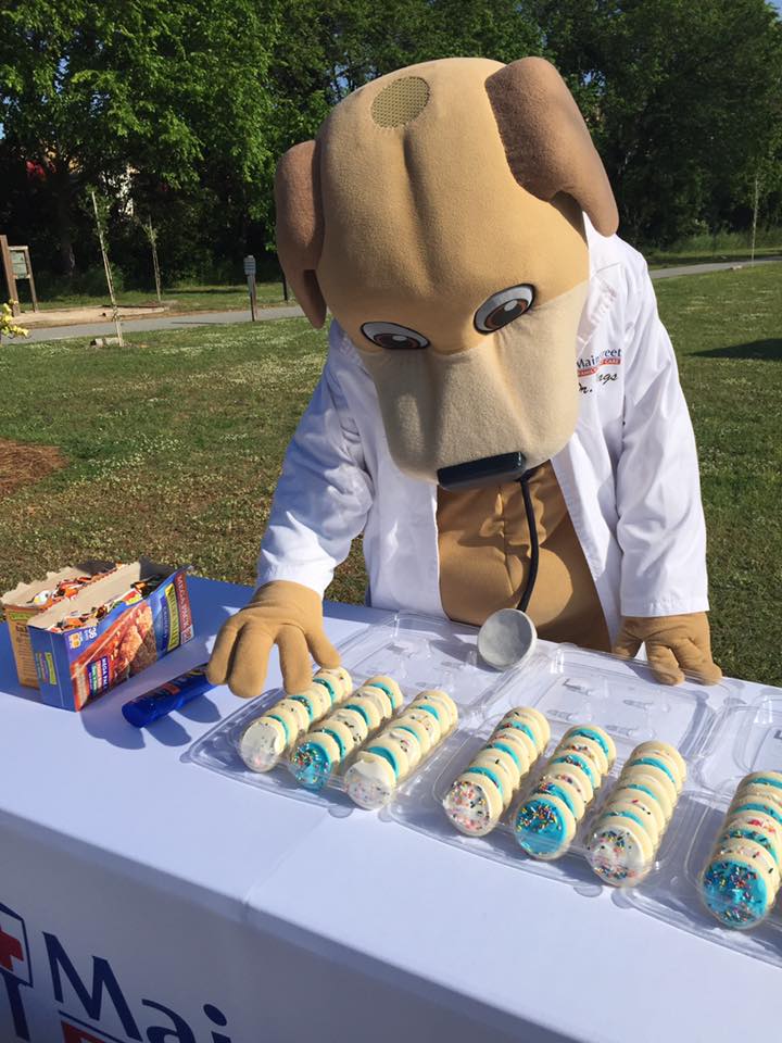 In April Dr. Wags Sneaks a Cookie at the Kiwanis 5k and 10k