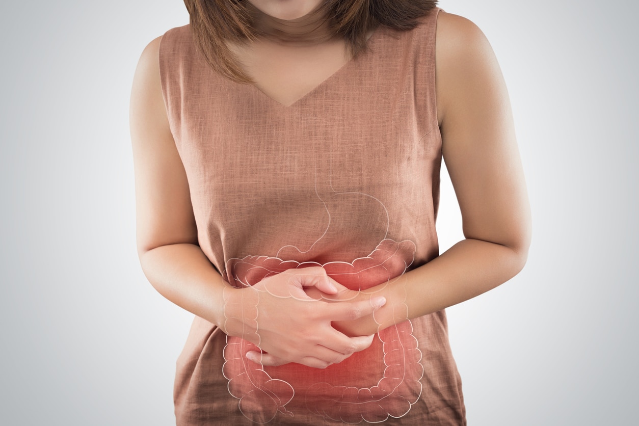 what is acid reflux? Lady holding her belly