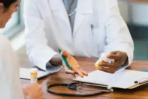 What’s the Difference Between Antibiotics and Antivirals?
